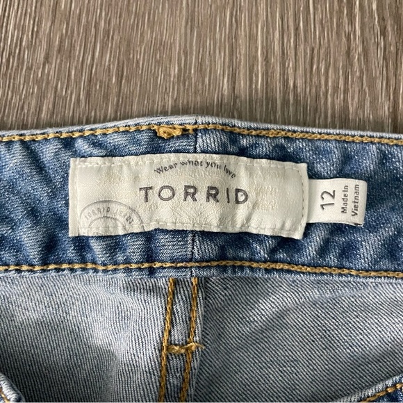 TORRID Crop Boyfriend Jean - Vintage Stretch Light Wash Size 12 Lace Underlay - Picture 11 of 13